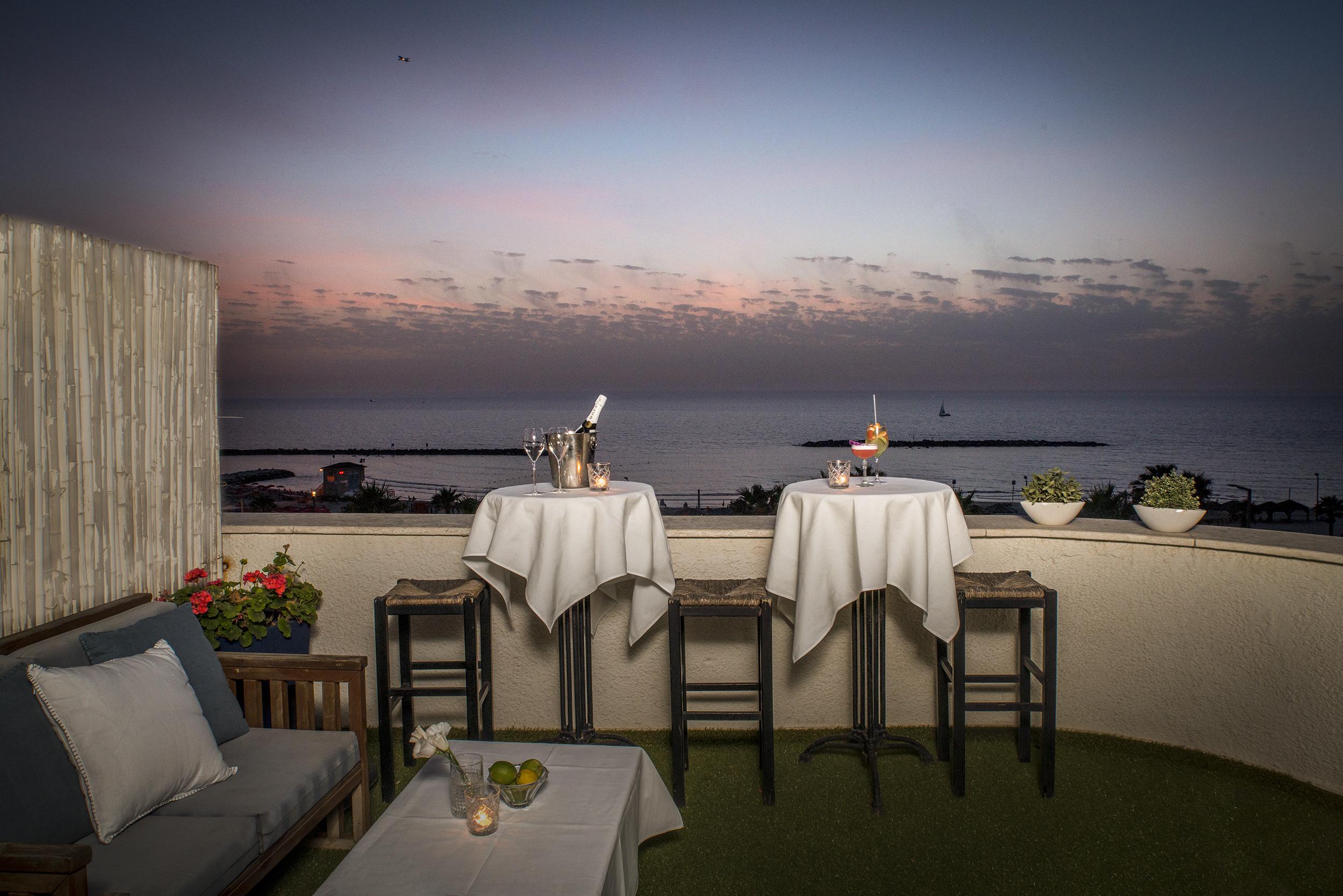 Dream Beach 98 Hotel And Spa Tel Aviv Bagian luar foto