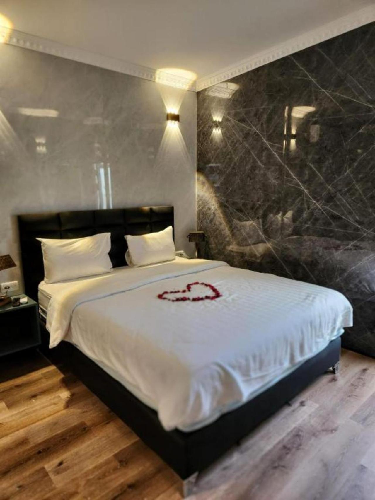 Dream Beach 98 Hotel And Spa Tel Aviv Bagian luar foto