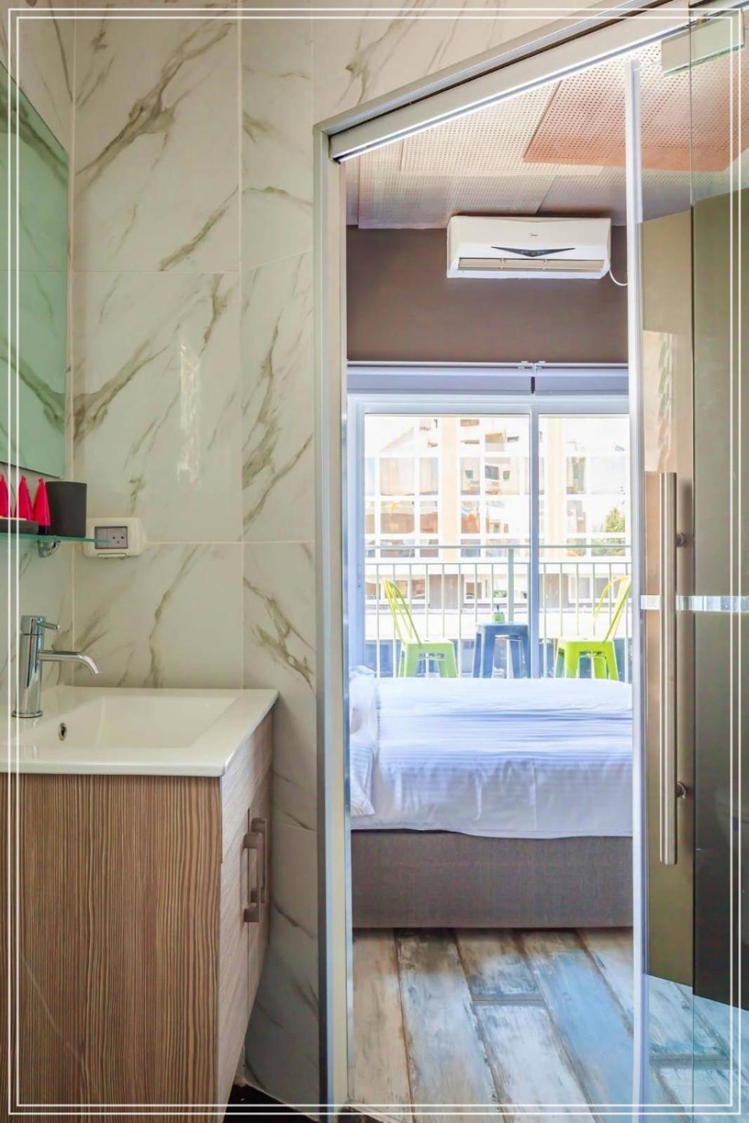 Dream Beach 98 Hotel And Spa Tel Aviv Bagian luar foto