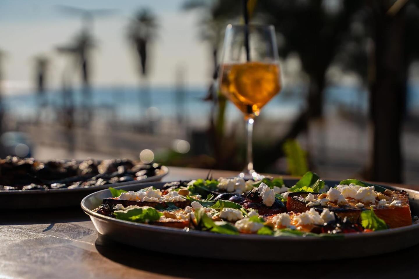 Dream Beach 98 Hotel And Spa Tel Aviv Bagian luar foto